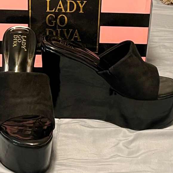 Seriously tall wedge platforms, black,size 8. Bought online tried on at home. - Picture 2 of 3